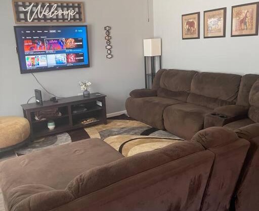 Comfy 3 Bed 2 Bath EZ Access To Santa's Wonderland