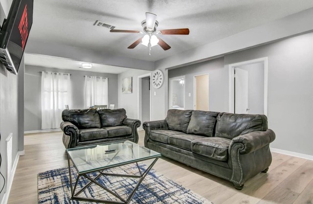 Comfy 3 bedroom home w/ fenced yard
