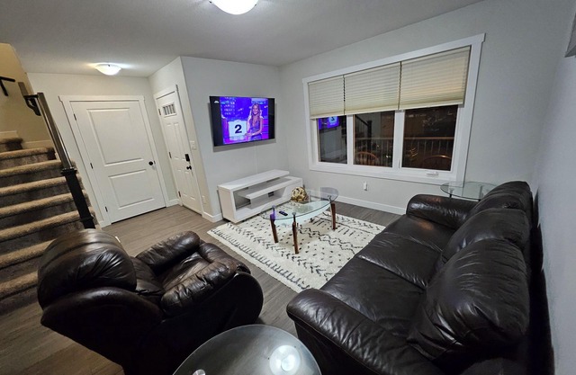 Comfy 3-bedroom house in Harbour Landing, Regina.
