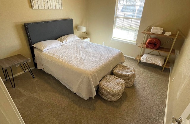 Comfy 3-bedroom house in South Tulsa near Cedar Ridge & Bixby