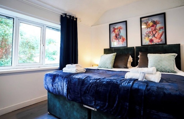 Comfy 3BR Home near Anfield - perfect for Contractors & Family with Parking