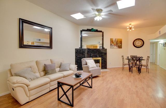 Comfy Albuquerque Townhome < 6 Mi to Downtown