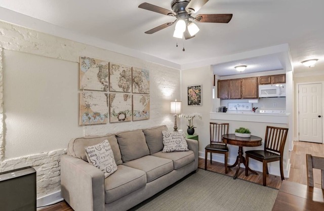 Comfy and Clean 1 Bedroom Flat in Trendy Midtown