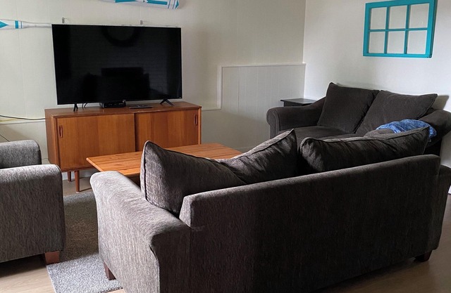 Comfy and clean garden suite. Close to Discovery Pier, Museum, and Hospital.