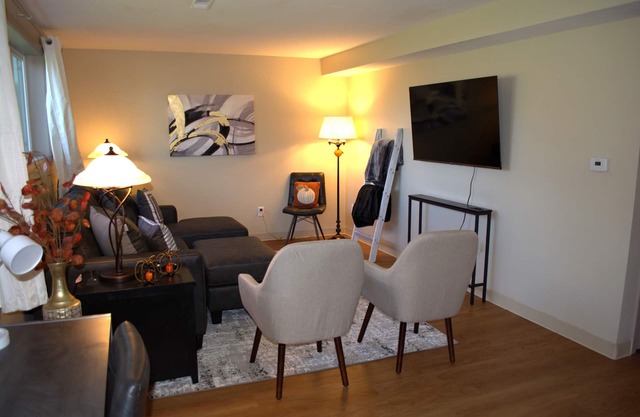 Comfy and Cozy 2-bedroom, 1 bath basement condo in lovely Lewiston with WiFi