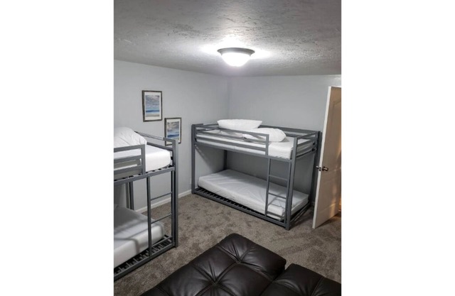 Comfy and cozy basement apartment minutes from Salt Lake airport