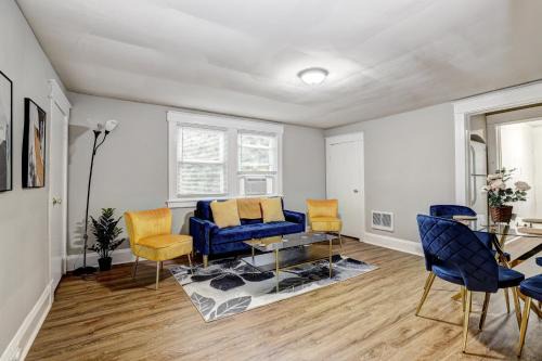 Comfy and Quaint 15m to Downtown