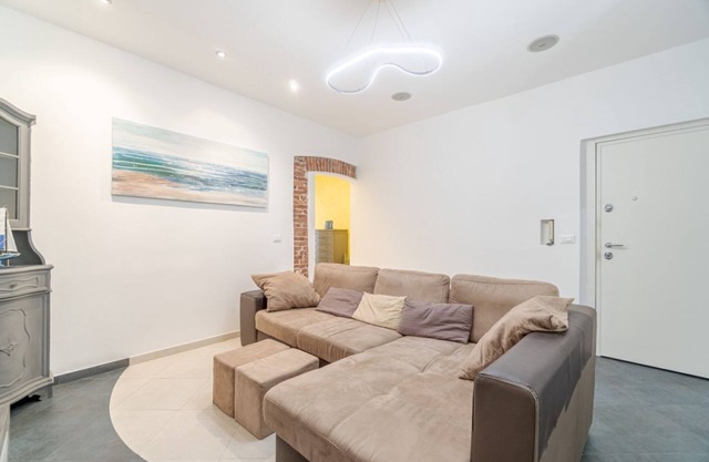 Comfy Apartment x4 - w/ Balcony