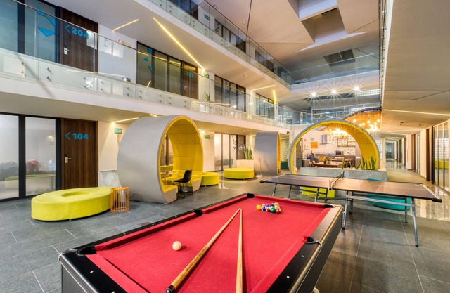 Comfy Apt: Lounge, Pool/Ping Pong Table, Gym & Cinema