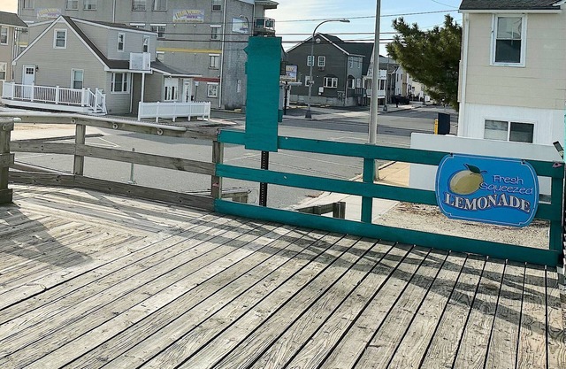 Comfy Beach Block Retreat w/ Balcony & Parking [1215-2]