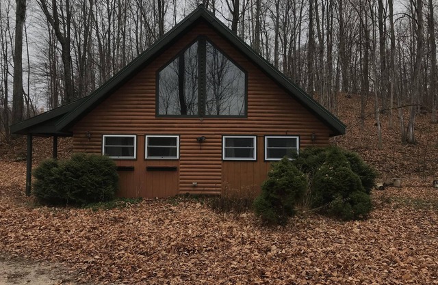 Comfy Cabin: Near Sleeping Bear Dunes & Frankfort