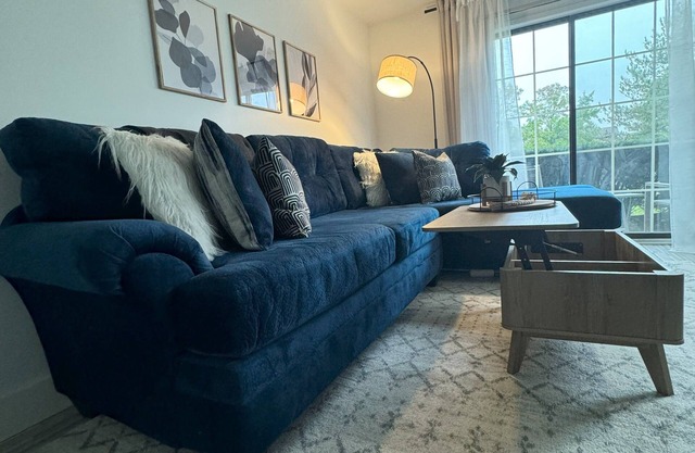 Comfy Canton - Centrally Located Extended Stay - 24-Hour Gym, Seasonal Pool