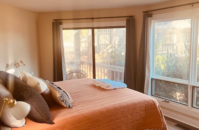 Comfy & Charming 2BR/2BA Condo with Golf View