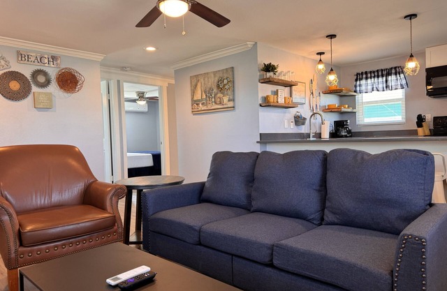 Comfy Coastal Cottage One