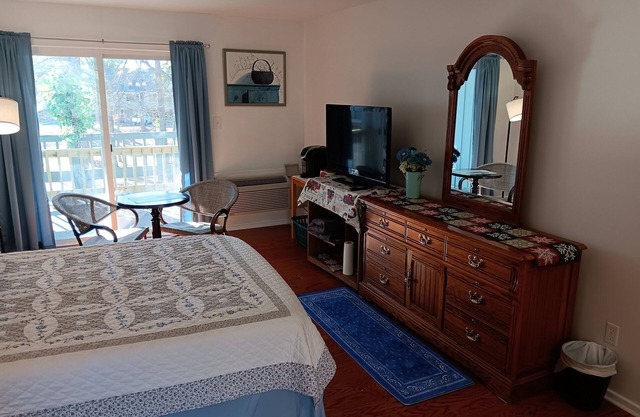 Comfy Corner a nice 2nd floor condo unit located in Fairfield Harbour New Bern