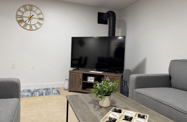 Comfy Corner Stays 2 Cross st of W Edmonton Mall.
