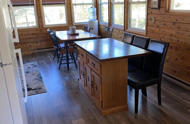 Comfy Cozy Cedar All-Season House Cabin