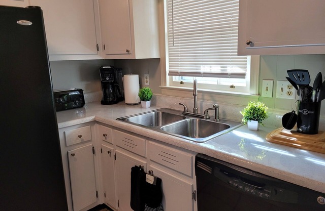 Comfy Cozy Home near Six Flags