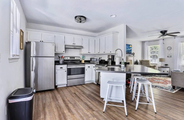 Comfy & Cozy Near LakePoint w/Firepit & Privacy