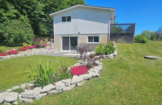 Comfy creekside chalet+5 skiResorts+HiSpeedNet&Workspace+Fireplace&Hometheater