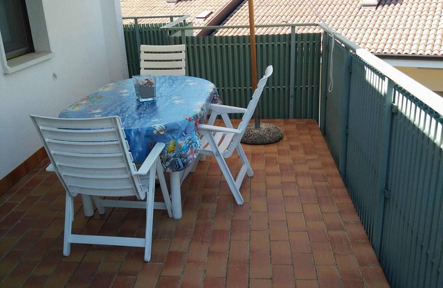 Gemütliche Wohnung mit Balkon, 30 m vom Strand entfernt