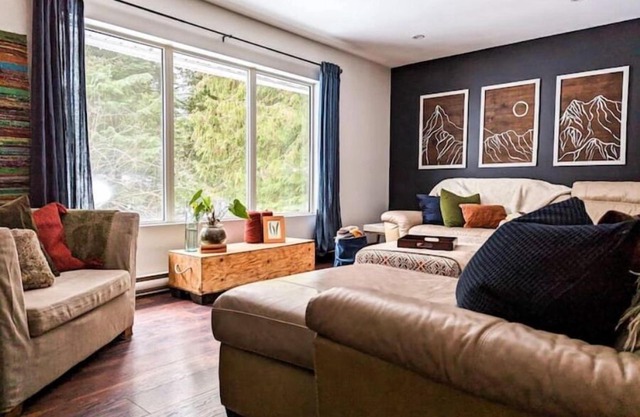 Comfy forest home (3 BDR) Kootenay Keep