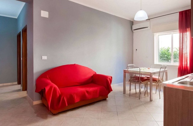 Gemütliches Ferienhaus in Nizza di Sicilia an der Küste