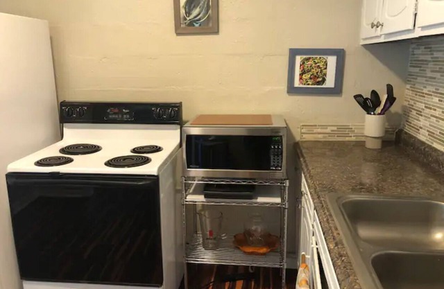 Comfy home with easy parking. No pet fee. #2.