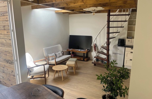 Comfy House. 3 minutes walk from the beach. Relax and enjoy!