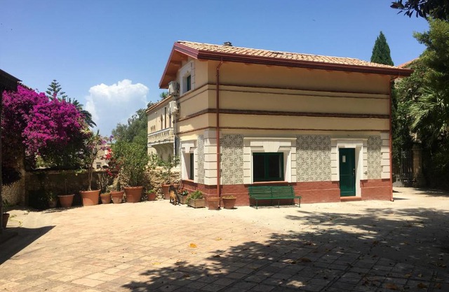 Comfy house in Crotone, fenced garden