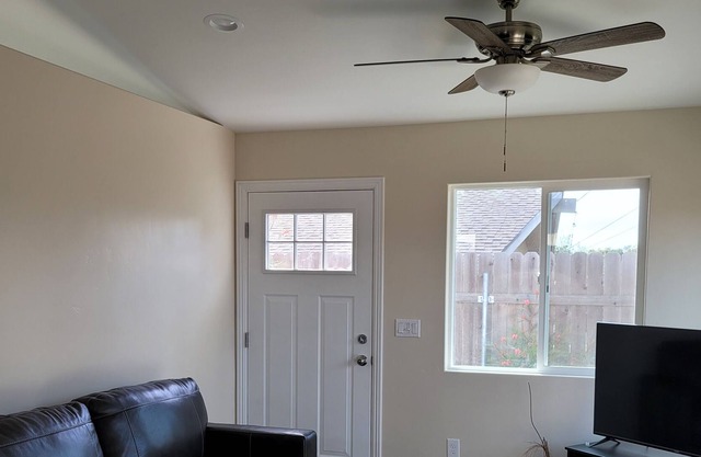 Comfy, independent 1 bedroom guest suite in Orcutt