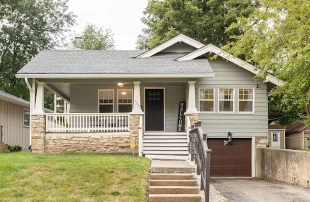 Comfy KC Bungalow minutes from the attractions!