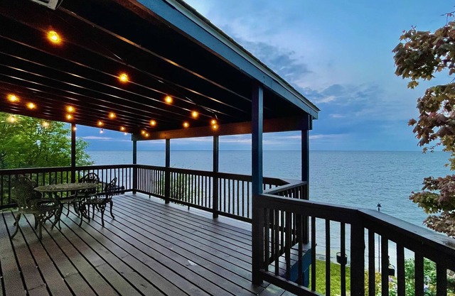 Comfy Lakehouse near Niagara Falls on Lake Ontario