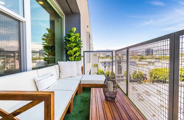 Comfy & Modern 2 BDR & 2 BTH in Hollywood FREE Pkg