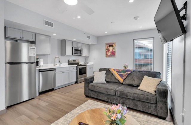 Comfy New Build Near FQ/Frenchman+Parking