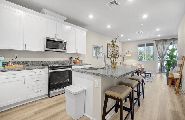 Comfy NEW Modern Home for Family | 3BR/3BA