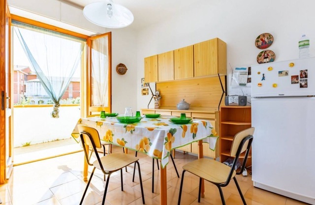 Comfy Old Fashion Apartment with Balcony