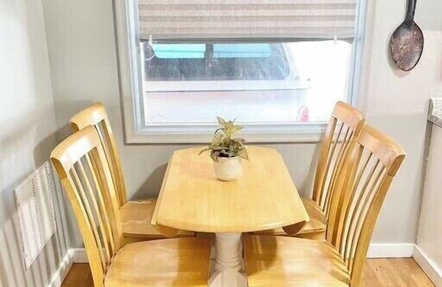 Comfy Pocatello home-central to park and grocery.