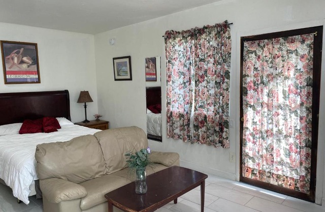 Comfy private ADU Guest house in LA