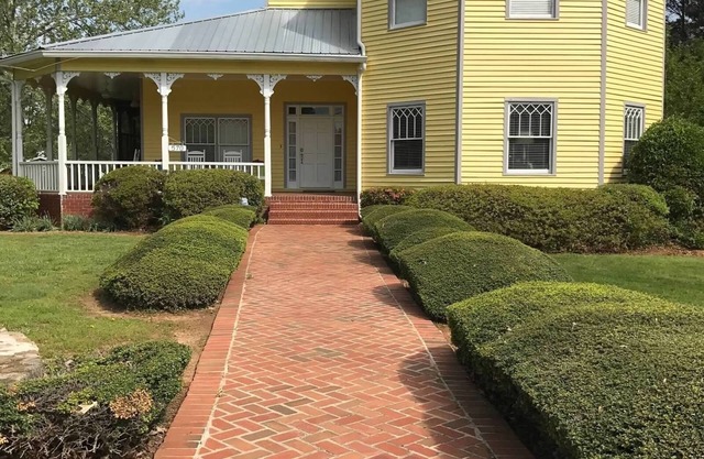 Comfy Renovated Ground Floor Apartment