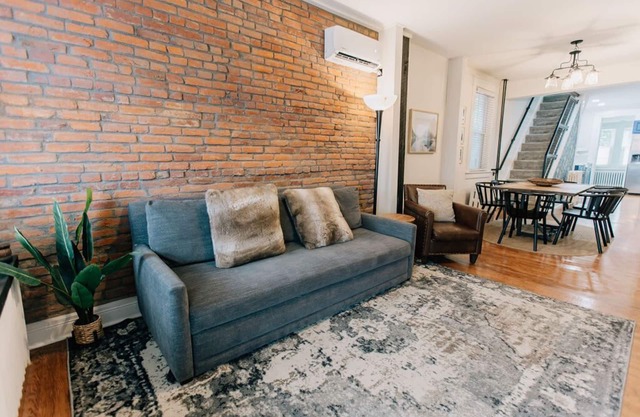 Comfy renovated townhome - heart of Downtown Lancaster
