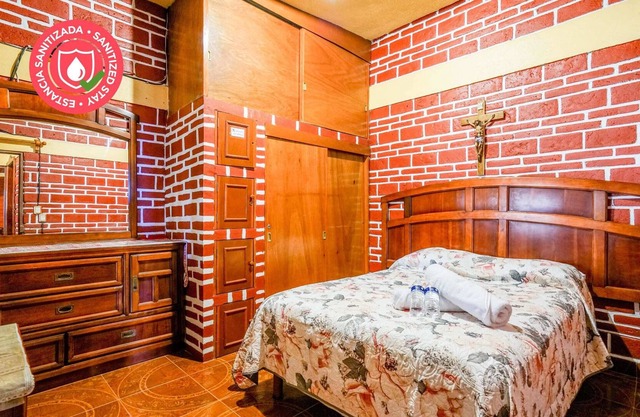 Comfy room 5 min. from downtown