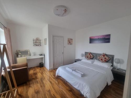 Comfy Rooms Close to Airport