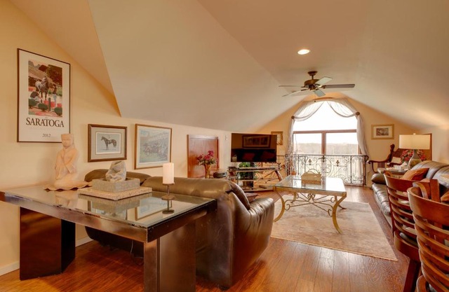 Comfy Schuylerville Carriage Getaway with Views