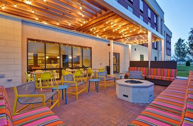 Comfy Suite, Close to Beach, Pool, Parking and Breakfast