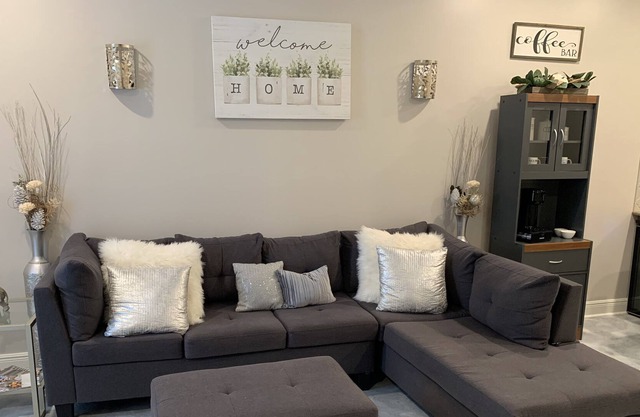 ⭐️⭐️ Modern & Classy Townhome ⭐️⭐️
