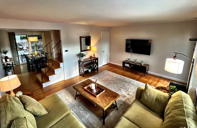 Comfy townhouse in highly desirable area of town