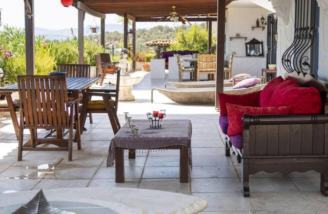 Comfy Triplex near Beach with Garden in Bodrum
