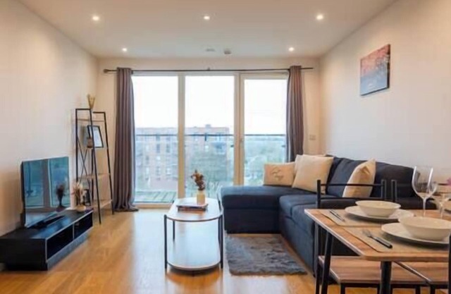 Comfy Two Bedroom Apartment in Slough near station