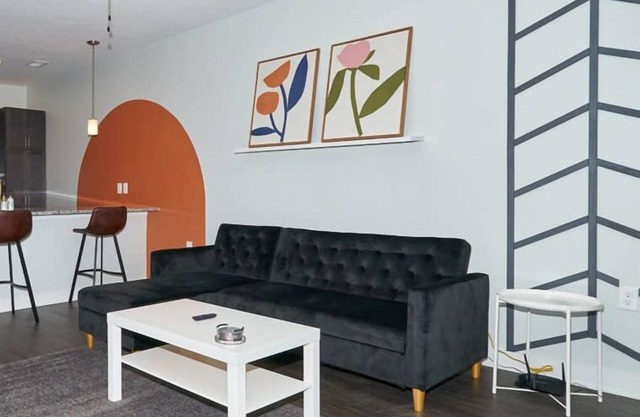Comfy & Unique 1bdr Long Term Luxury Apt POOL GYM